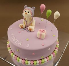 Macko na torte