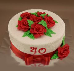 Narodeninová torta s červenými ružami