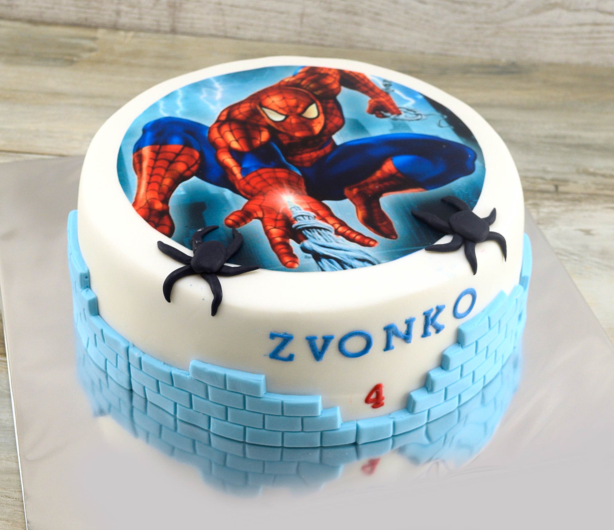 Narodeninova torta s jedlym obrazkom spiderman pre chlapca